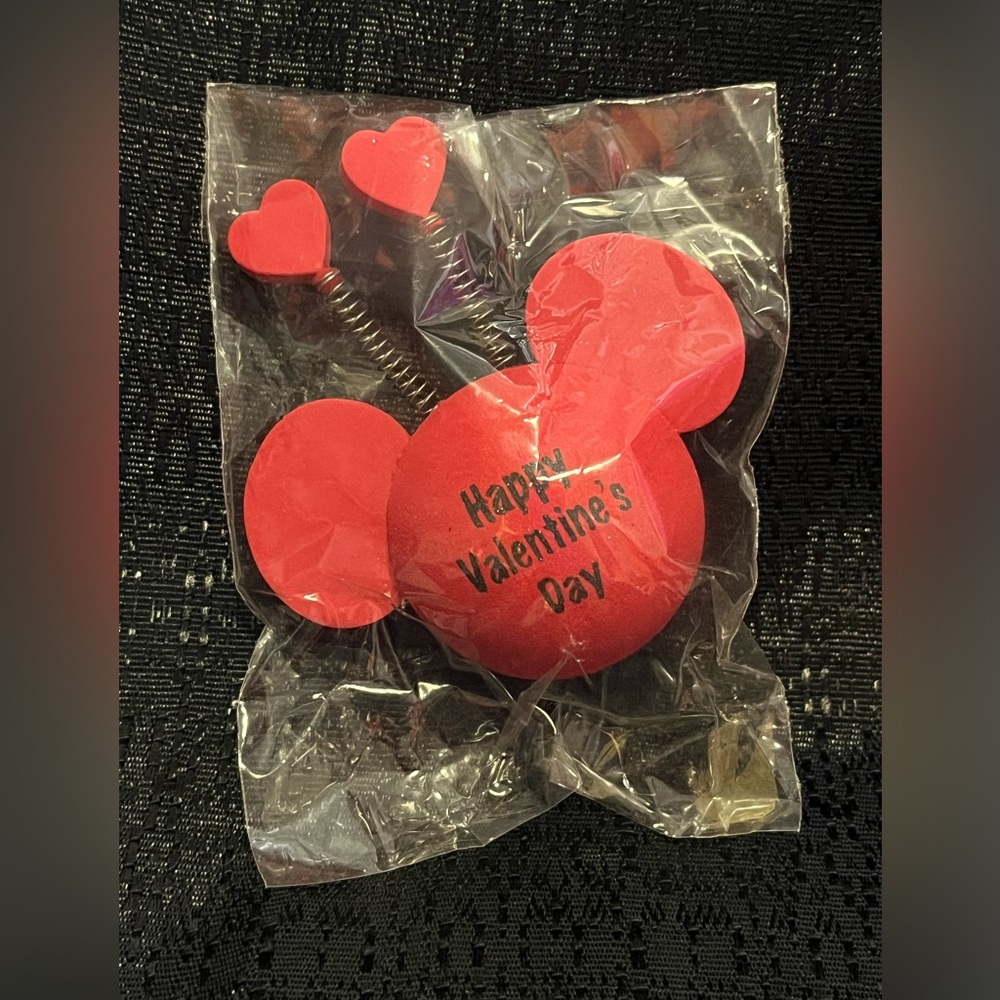 Rare, Never Used & Hard to Find Mickey Mouse Happy Valentines Day Antenna Topper